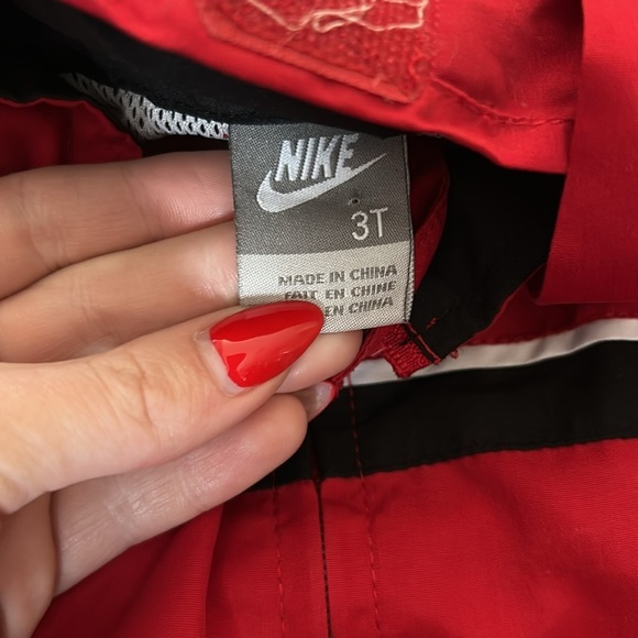 Vintage Nike Kids Red and Black Hooded Jacket - Picture 2 of 4